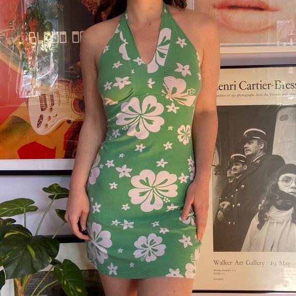 Super cute halter dress - Picture 2 of 4